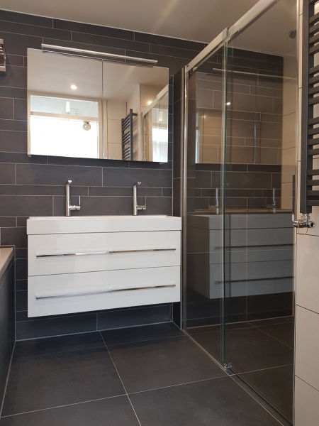 Relax-bouw voor al uw klussen om uw droom badkamer  te realiseren!
