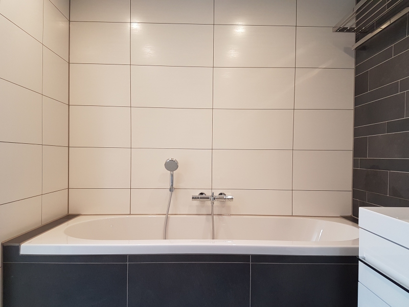 Relax-bouw voor al uw klussen om uw droom badkamer  met ligbad te realiseren!